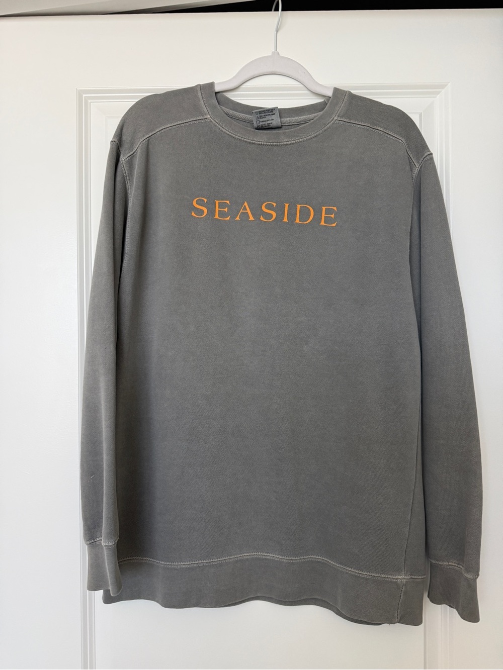 Comfort Colors Heather Gray Crewneck Sweatshirt with White Tag Detail